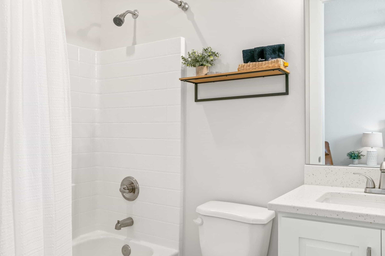 Bathroom 4, The Pearl at Desert Shores by RedAwning, Washington