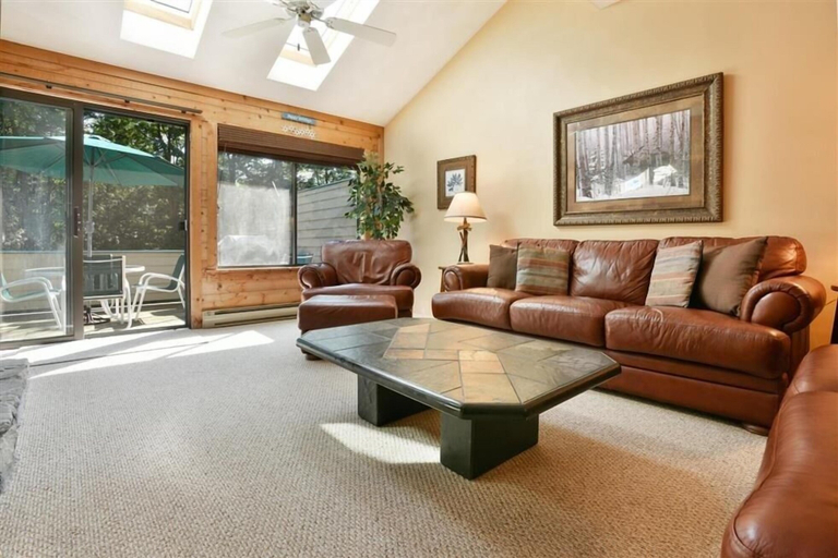 Seven Springs 2 Bedrooms Premium Condo, fireplace and a view by RedAwning - Save 10% on 3 Nights, 15% on 5 Nights!, Somerset