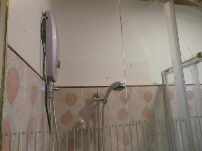 Bathroom 2, Lavender Hills Home Stay, K.F.G. & G. Korale