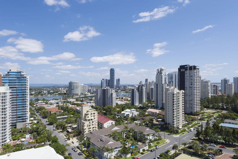 Exterior & Views 24