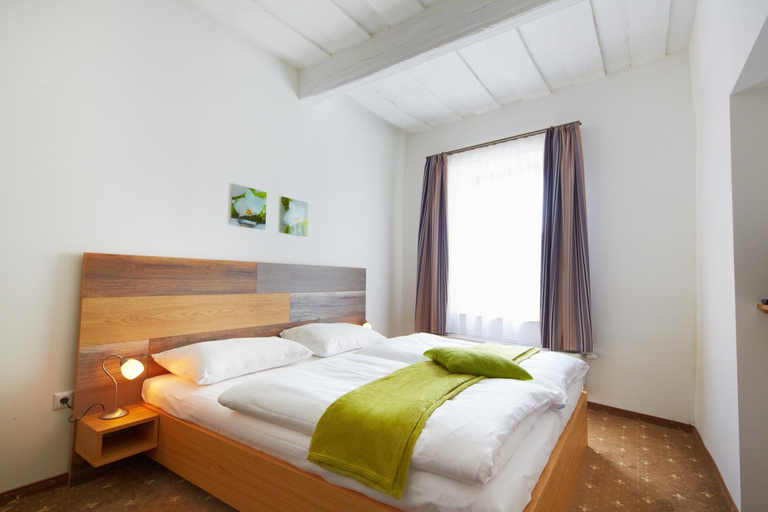 Bedroom 3, Rathauskeller Melk, Melk
