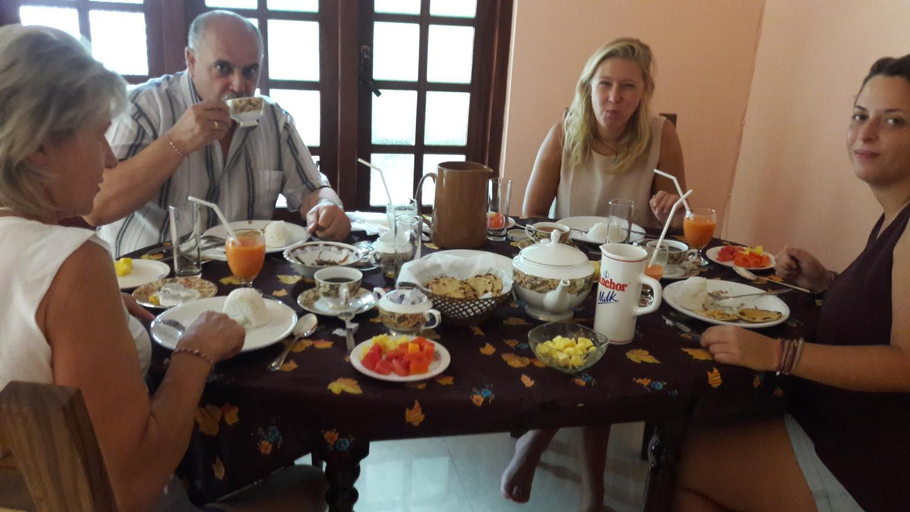 Food & Drinks 4, Apple Sara Home Stay, K.F.G. & G. Korale