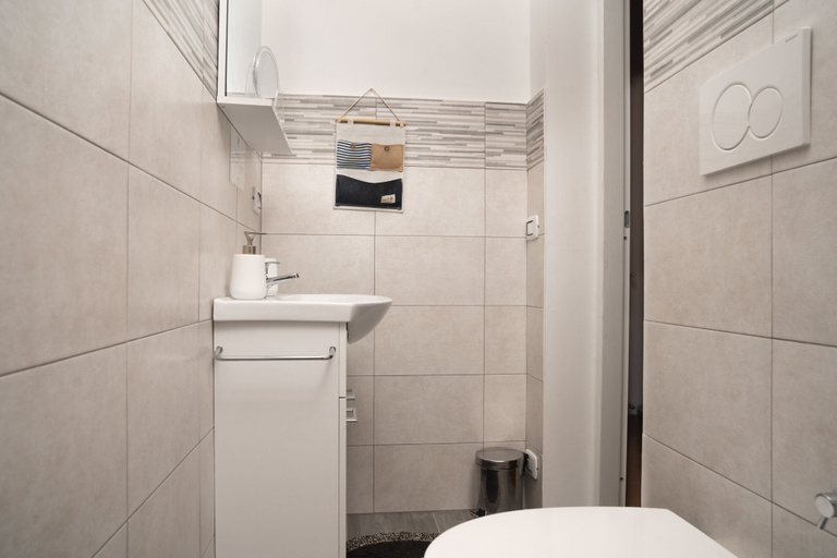 Bathroom 5, Villa Dan, Bari