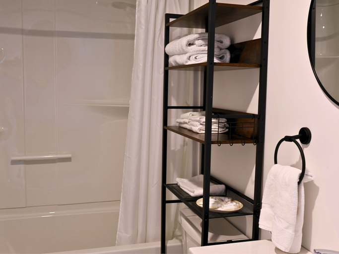 Bathroom, Logitel Rimouski, Rimouski-Neigette