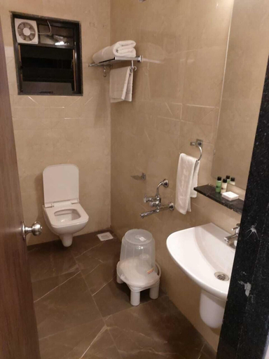 Bathroom, Chandanvan Club & Resort, Navsari