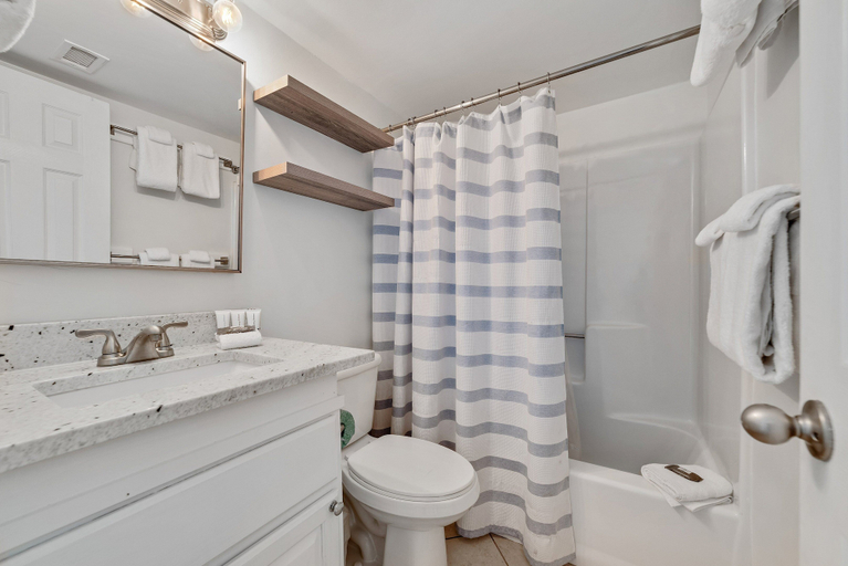 Bathroom, 1br/1ba Sleeps 4 Near Beach w/ Breathtaking Ocean Views, Baldwin