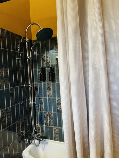 Bedroom 5, Motel Les Broussailles, Nièvre
