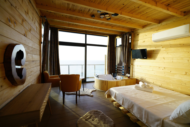 Room 3, Venek Villa Suit, Pazar