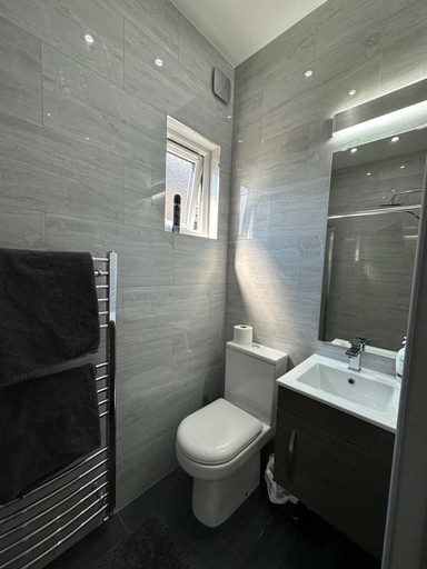 Bathroom, Second Av Flat 4, Hendon London, London
