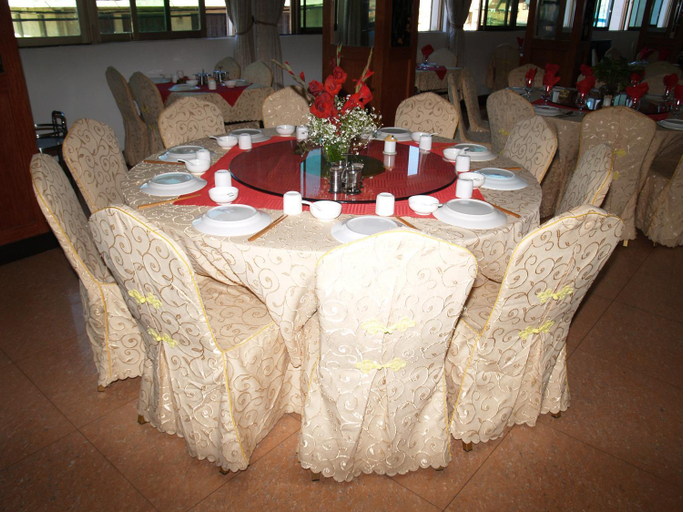 Food & Drinks 5, Evergreen Hotel, Analamanga
