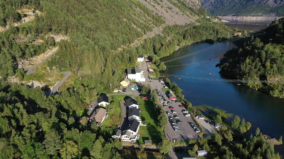 Others 5, Trolltunga Lodge, Odda