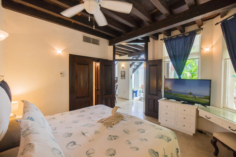 Room 4, Royal Palms 5 2 Bedroom Condo by RedAwning, Cozumel