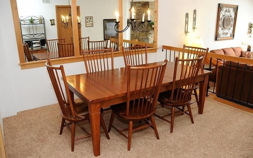 Others 5, Seven Springs 2 BR Condo - Deck and Mountain Views by RedAwning, Somerset