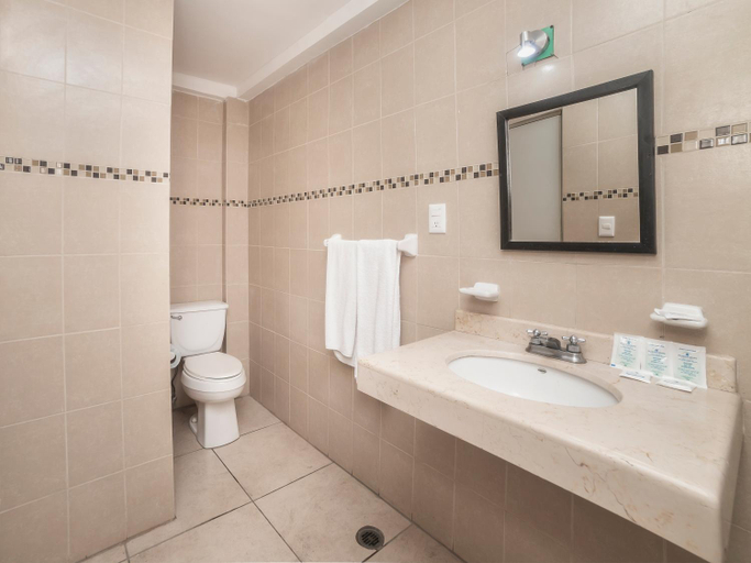 Bathroom 4, Hotel Puerto Inn, Veracruz