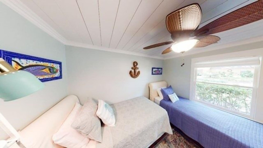 Room 5, Beach Blossom - Bright, Updated Unit with Hot Tub on Patio by RedAwning, Beaufort