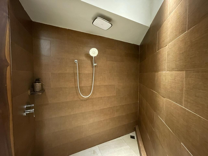 Bathroom 22