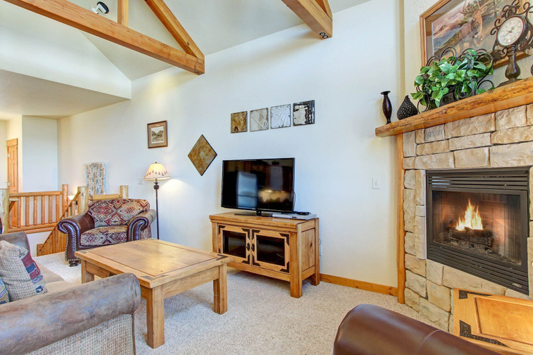 Living area 2, Mount Enentah 37 2 Bedroom Condo by RedAwning, Larimer