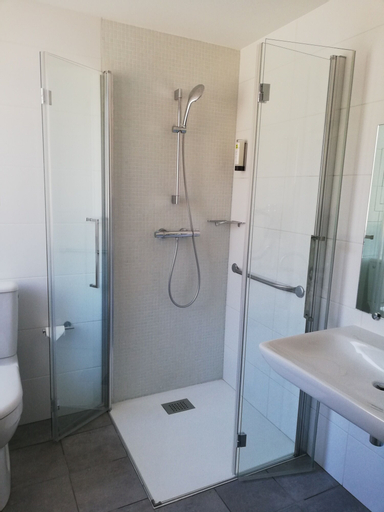 Bathroom 16