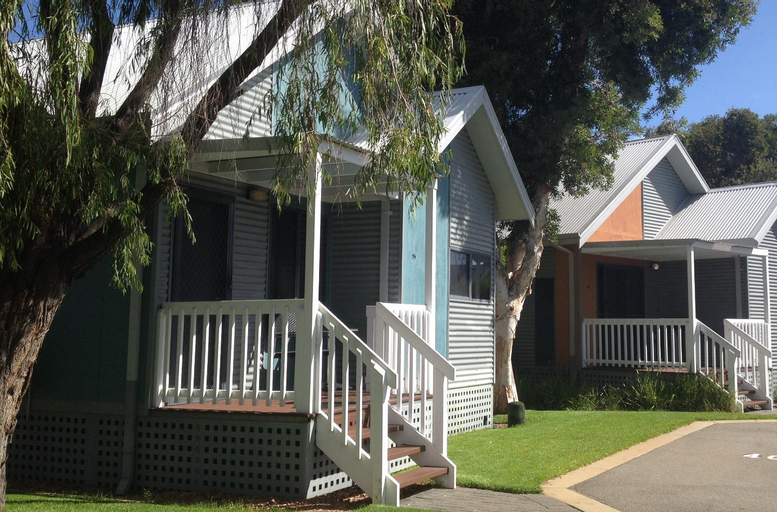 Exterior 6