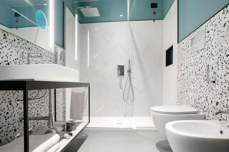 Bathroom 13