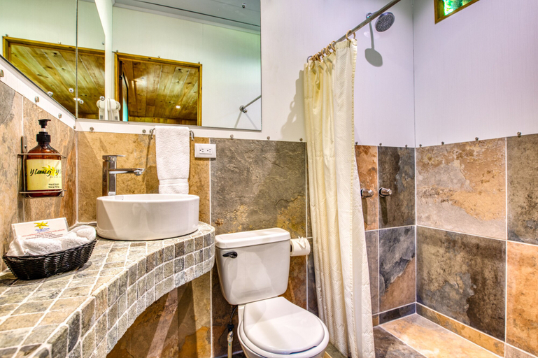 Bathroom 4, Ylang Ylang Beach Resort, Puntarenas