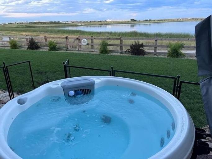 Sport & Beauty 4, Lakeside Luxury - Hot Tub, Pool Table, and Views, Larimer