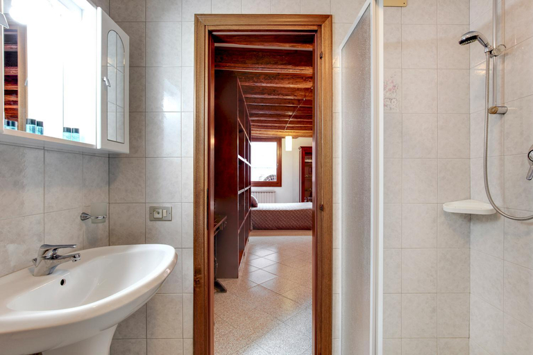 Bathroom 3, Ca Serenissima, Venezia