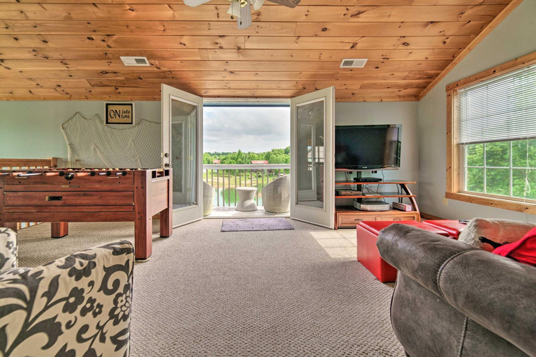Others 5, Family Getaway on Douglas Lake! Home with Deck, View, Sevier