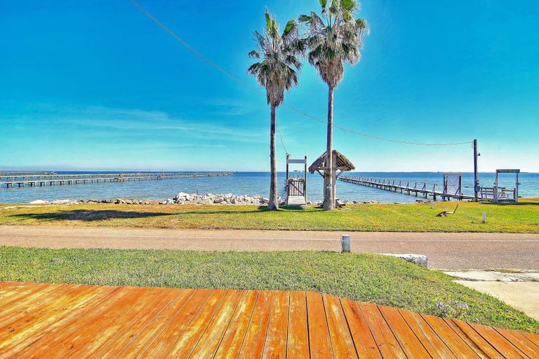 Beach 2, Joys Beach 1 Bedroom Cottage by RedAwning, Aransas