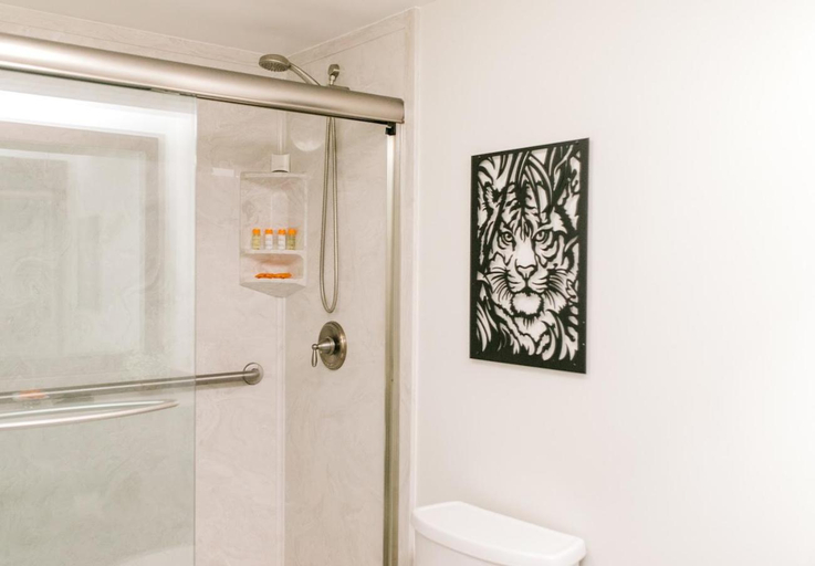Bathroom, Clemson University's James F. Martin Inn, Pickens