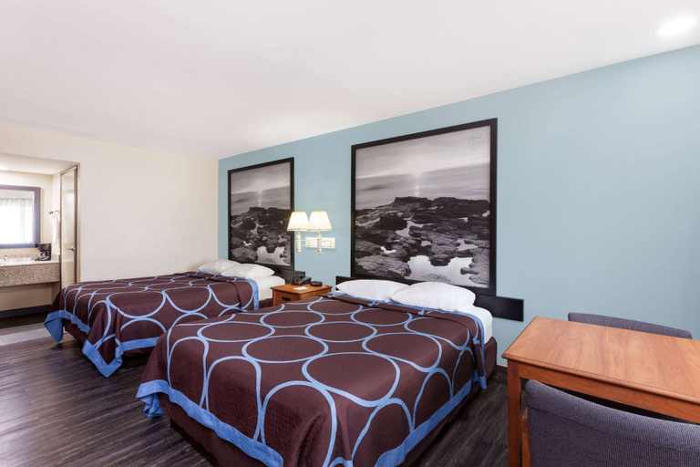 Bedroom 3, Super 8 by Wyndham El Cajon/San Diego, San Diego