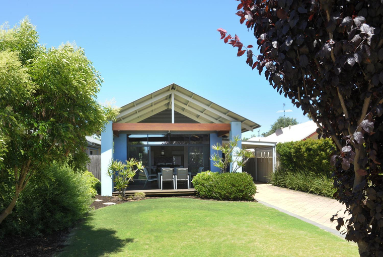 Others 4, Beechtree, Busselton