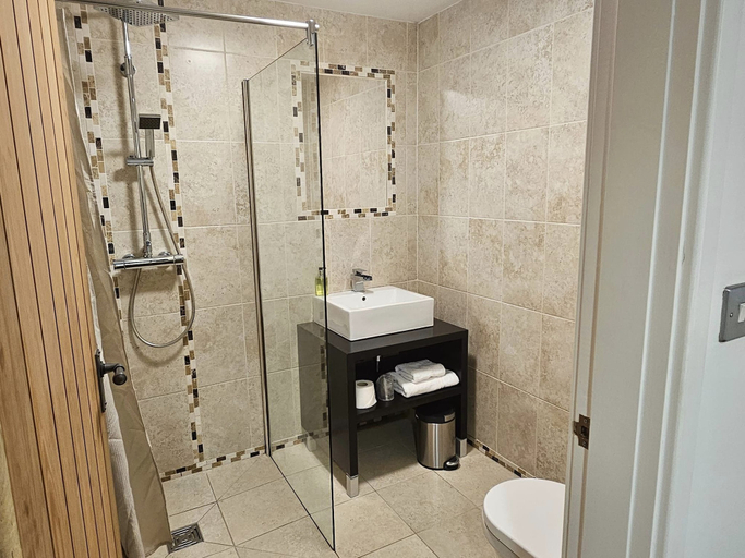 Bathroom 5, Gosforth Hall Inn, Cumbria