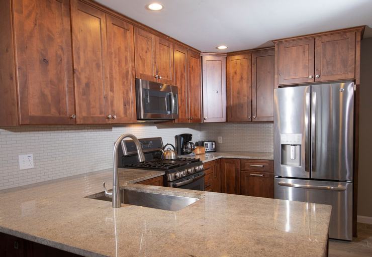Winterplace 3 Br- Plenty Of Bedding- Great For Families 3 Bedroom Condo by RedAwning, Windsor