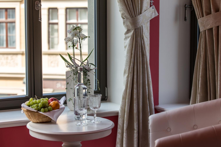 Facilities 4, Grande Albergo Giancarlo, Weimar