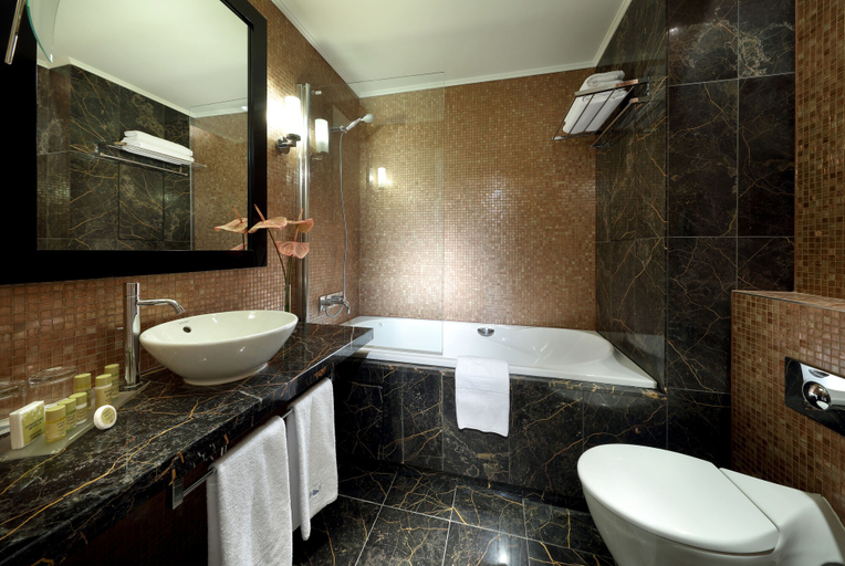 Bathroom 5, Eurostars Thalia, Praha 1