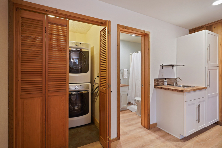 Private kitchen 3, Pet-Friendly Pine Knoll Private Home with Hot Tub and Fire Pit by RedAwning, Deschutes