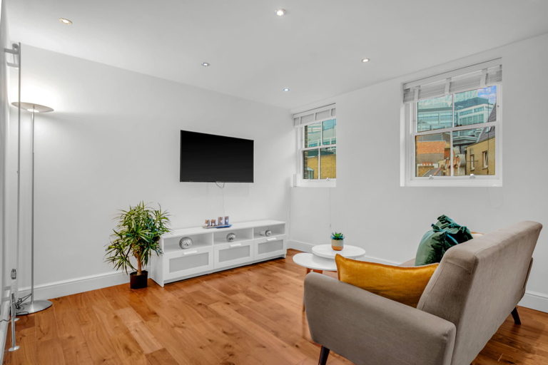 Others 5, 2 Bedroom Service Apt in Artillery Lane, London