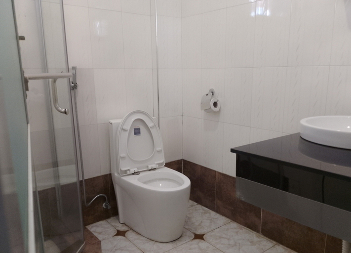 Bathroom 3, Nemarts Hotel, Ilala
