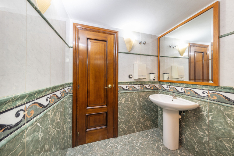 Bathroom 3, H-A Puerta de la Villa, Soria
