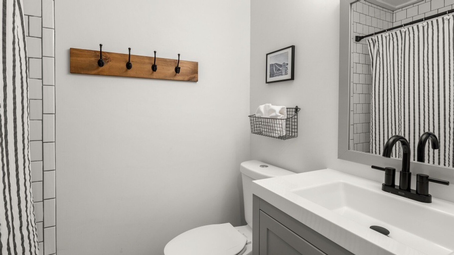Bedroom 4, 57 North Lynx 3 Bedroom Condo by RedAwning, Washington