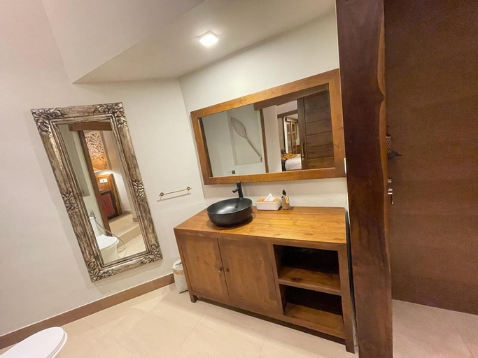 Bathroom 20
