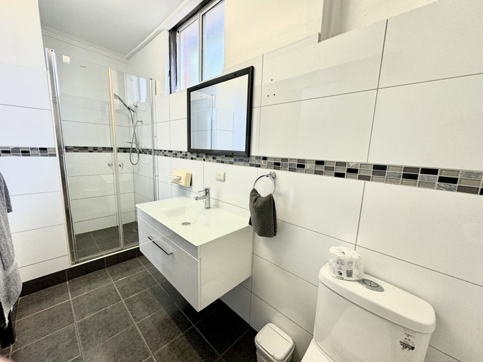Bathroom 5, MOTEL ST ARNAUD, N. Grampians - St Arnaud