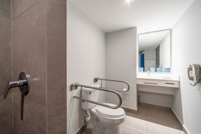 Bathroom 3, City Express Junior by Marriott Ciudad Del Carmen, Carmen