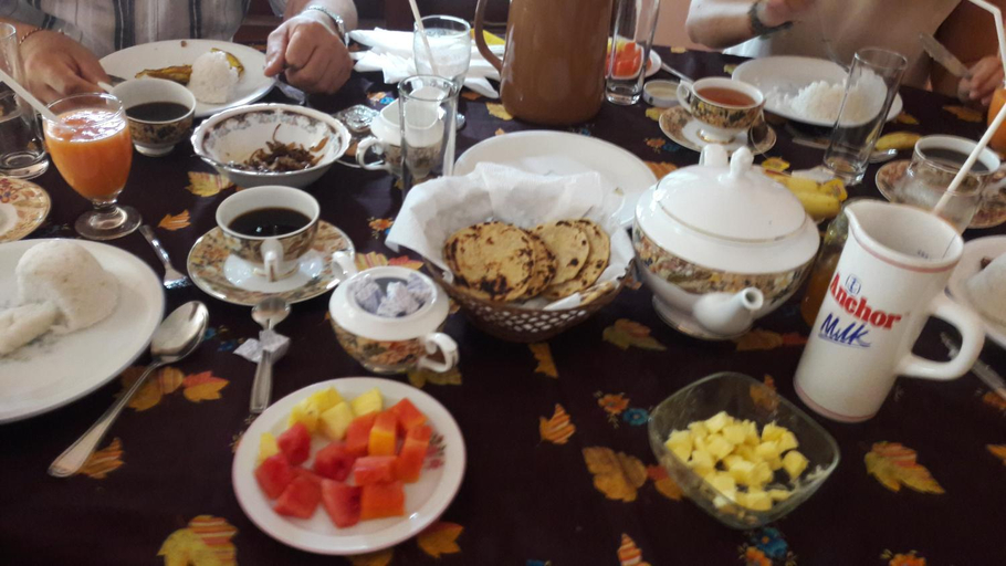 Food & Drinks 5, Apple Sara Home Stay, K.F.G. & G. Korale