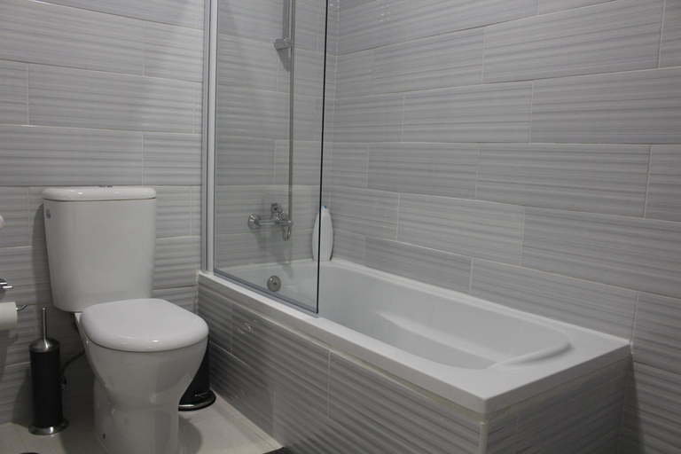 Bathroom 3, Bairro Alto Studios & Flats by Lisbon Village Apartments, Lisbon