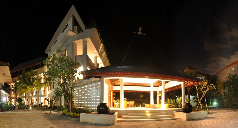 Exterior & Views