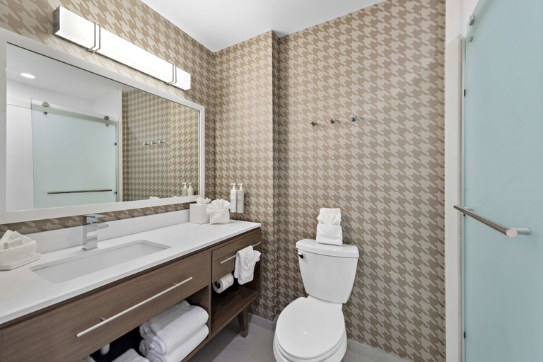 Bathroom, Home2 Suites By Hilton Big Bear Lake, San Bernardino