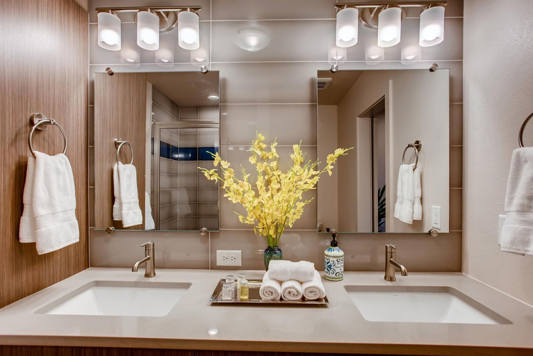 Bathroom 4, Elegant Townhome Near Old Town, Breweries and River!, Larimer