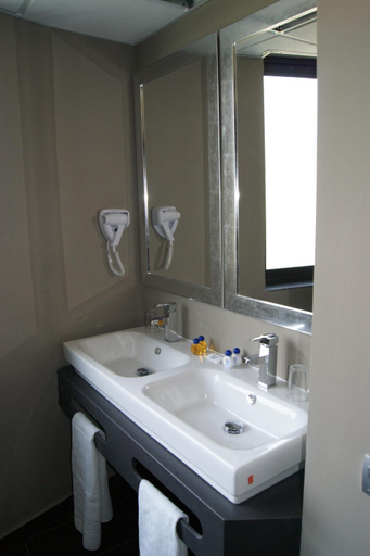 Bathroom 5, Summer, Barcelona